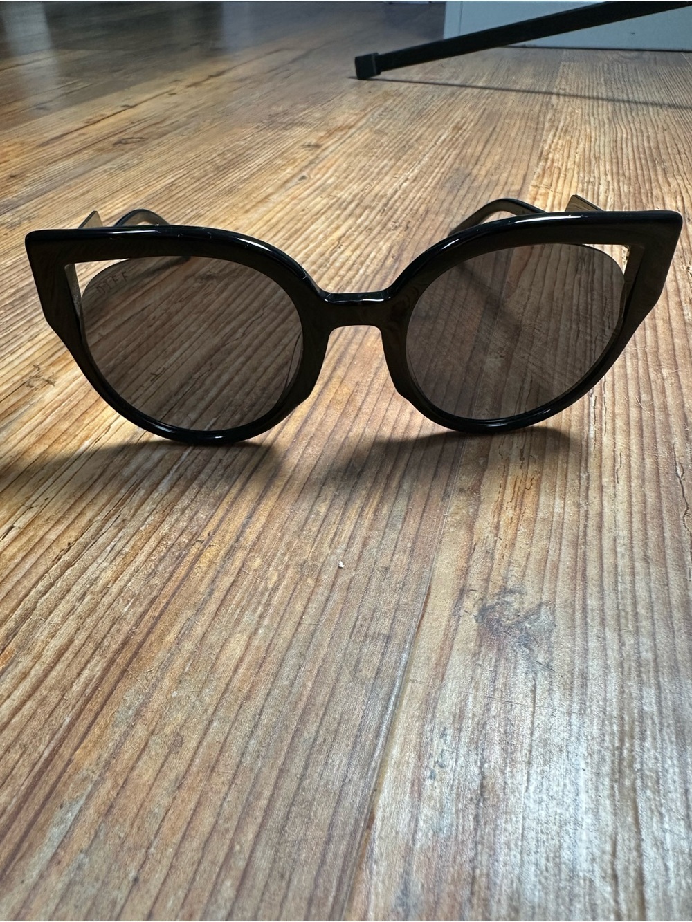 Diff Eyewear Black Cat-Eye Sunglasses with Dark Lenses